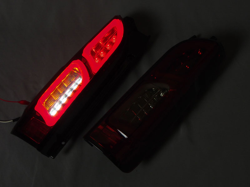 ベンチュリーフルLED チューブテール ﾚｯﾄﾞｽﾓｰｸ 適合形式:200系